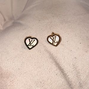 LV Heart Pearl Earrings